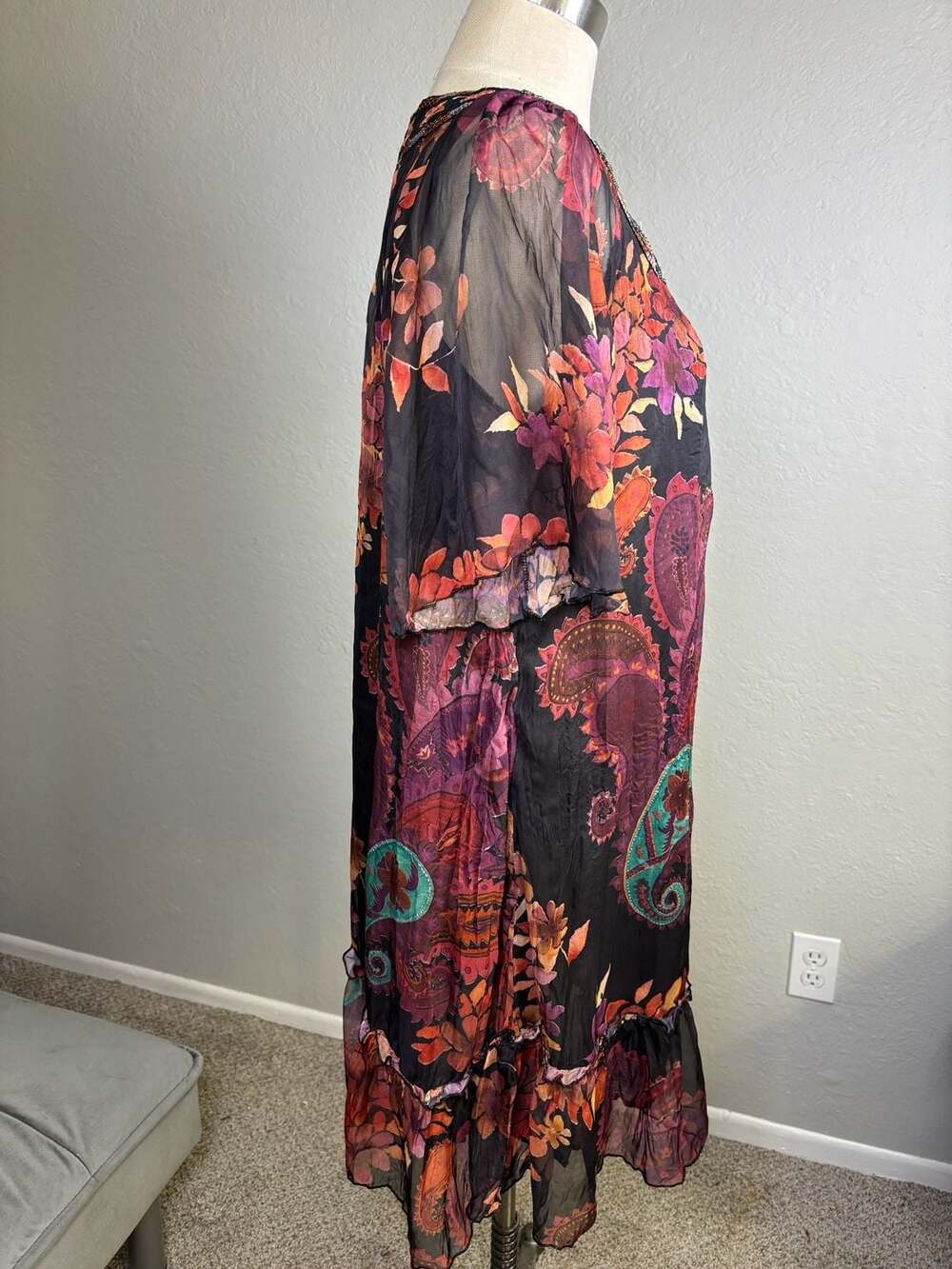 Leisureland Floral Paisley Print Embellished V-Neck Dress
#floraldress #dress #l - Picture 3 of 7